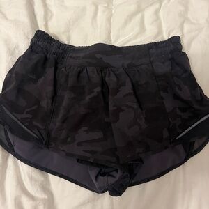 lululemon camo hottie hot shorts 2.5